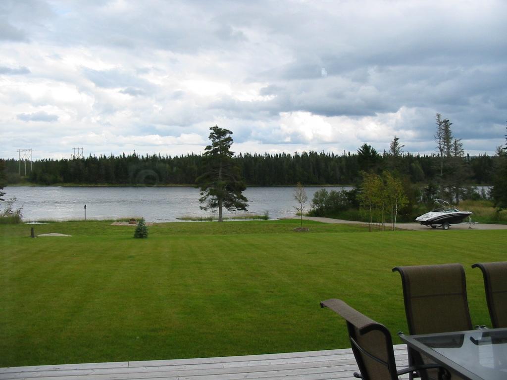Tranquil Waters Inn Deer Lake Exterior photo
